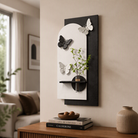 Panneau décoratif mural moderne avec motif papillon et étagère intégrée pour les intérieurs contemporains