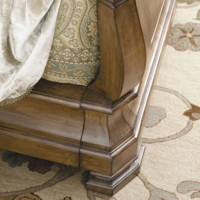 Lit à glissière en bois massif brun foncé de style américain, tête de lit épaisse et tridimensionnelle, lit double robuste pour la chambre principale.