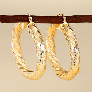 E4410 ต่างหูห่วงทอง ผู้หญิง เครื่องประดับแฟชั่นโลหะผสมคลาสสิก เส้นผ่านศูนย์กลาง 20 มม - Product Image 4