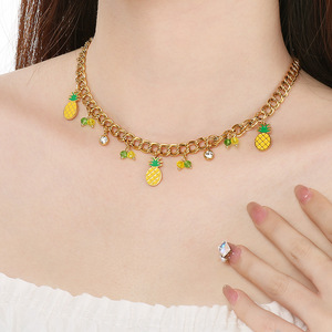 Punto de fábrica al por mayor 2025 nueva moda verano fruta fresca serie goteo aceite piña colgante collar de cadena cubana de acero inoxidable - Product Image 2