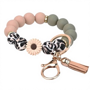 Llavero con colgante de monedero de silicona con cuentas de margarita hechas a mano, estilo europeo-americano, el más vendido, personalizado - Product Image 1