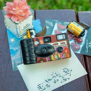 "Meet You" Illustrated Disposable Point and Shoot <strong>Camera</strong> <strong>Film</strong> <strong>Roll</strong> Color 24 Shots Disposable <strong>Film</strong> <strong>Camera</strong> - Product Image 4
