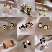 Neue Chinesische Vintage-Ohrringe mit Naturstein und Legierung für Damen, Luxuriöse High-End Cheongsam-Ohrstecker, Elegante Hochzeits-Accessoires