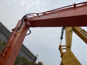 Excavatrice hydraulique sur chenilles d'origine Japan Hitachi 19.8 ZX200-3G de 200 tonnes avec moteur Honda et PLC - Product Image 5