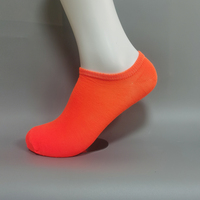 Chaussettes de couleur blanche tricotées en coton polyester respirant pour femmes Meilleure vente Garantie de qualité mince pour l'hiver Utilisation estivale No Show