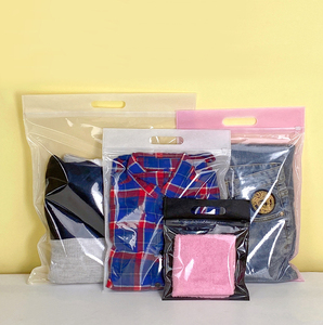 Bolsa con Cierre Transparente y Personalizada con Logotipo, Bolsa de Embalaje para Ropa con Cierre Ziplock y Asa - Product Image 1