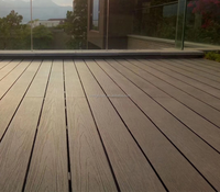 Revêtement de terrasse extérieur en WPC brossé carré, imperméable, anti-UV, co-extrusion 3D, gaufrage profond, composite ignifuge