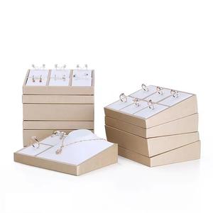 Vassoio <span class=keywords><strong>espositore</strong></span> per gioielli in oro DOC stock per espositori per <span class=keywords><strong>orecchini</strong></span> con collana ad anello in pelle - Product Image 3