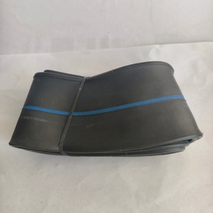 Tube de moto en caoutchouc naturel 300*18 <span class=keywords><strong>chambre</strong></span> à <span class=keywords><strong>air</strong></span> 18 ''<span class=keywords><strong>chambre</strong></span> à <span class=keywords><strong>air</strong></span> 250/275/300/325/410/460/-18 pneu de moto et Tube TR4 Valve - Product Image 3