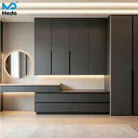 Système de dressing moderne sur mesure en bois, tendance 2026, prêt à assembler (RTA), avec éclairage LED, fabrication OEM/ODM, taille personnalisée