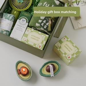 Bougie parfumée artisanale en forme d'avocat à la sauge et au sel de mer - Cadeau idéal pour les fêtes et la décoration de la maison - Product Image 3