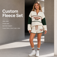 Conjunto de Dos Piezas OEM ODM para Mujer, Sudadera de Forro Polar Sherpa Color Marfil con Cierre de Cremallera, Pantalones Cortos Casuales con Panel en Contraste Verde y Parche de Toalla