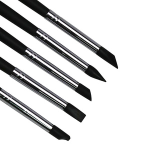 Lot de 5 stylos de sculpture et d'embossage en silicone à manche noir pour nail art, avec embouts creux pour la création de motifs 3D sur les ongles - Product Image 2