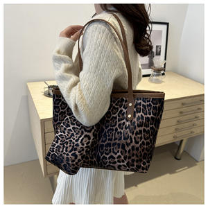 طقم من قطعتين وصل حديثًا حقائب كتف نسائية بطبعة جلد النمر سعة كبيرة مع محفظة جيب - Product Image 6