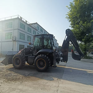 Retroexcavadora multiusos fácil de operar con pala delantera y excavación trasera para varias tareas - Product Image 2