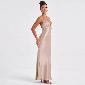 Vestido de Noche Largo sin Espalda con Cuello Halter, Cintura Natural, Elegante y Ajustado - Product Image 2