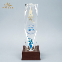 Trophée en cristal personnalisé de qualité supérieure avec base en bois, cadeau d'entreprise pour célébration d'anniversaire, reconnaissance, souvenir, vente en gros