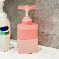 Bouteilles de savon liquide pour soins personnels en plastique triangulaires roses de 300 ml avec pompe