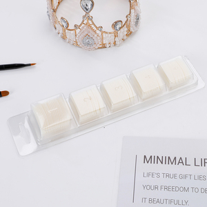 Main droite en silicone pour la pratique des ongles, modèle flexible, main artificielle complète avec 100 faux ongles - Product Image 3