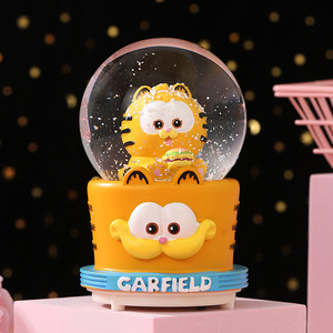 Escultura de Bola de Nieve de Resina Artificial Personalizada con Forma de Animal Pintada a Mano y Efectos de Iluminación para un Ambiente Festivo - Product Image 1