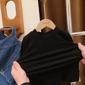 ชุดเซ็ตสามชิ้นสำหรับเด็กผู้หญิง เสื้อกล้ามติดกระดุมเดี่ยว เสื้อยืด และกระโปรงยีนส์ รุ่นใหม่ล่าสุด สำหรับฤดูใบไม้ผลิและฤดูใบไม้ร่วง - Product Image 4