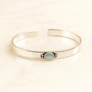 Bracelet manchette minimaliste ovale en opale et argent sterling, pierre de naissance d'octobre, fait main, bijou en argent délicat, élégant et réglable - Product Image 6