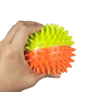 Pelotas para Perros Resistentes de TPR con Púas y Sonido, 3.7 Pulgadas, Juguetes Masticables para Limpieza Dental y Juego Interactivo, Empaque con Logotipo Personalizado - Product Image 3