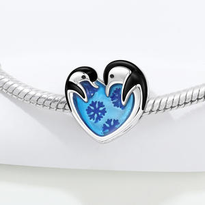 Pulsera de cuentas con diseño de pingüino, corazón y copo de nieve en cobre blanco, un accesorio de joyería/pulsera DIY de alta gama y exclusivo para mujeres. - Product Image 2