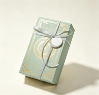 Boîte cadeau rectangulaire personnalisée de luxe en feuille d'argent recyclable avec fermeture magnétique, ruban argenté et étiquette pour bonbons et chocolats de mariage