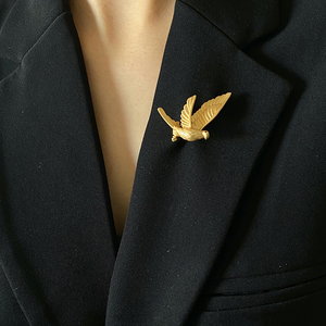 Broche de Águia em Latão com Revestimento de Ouro 18K, Broches e Pins de Pássaro Voador, Joias Estilosas para Mulheres e Homens, Acessório para Blazer 2023 - Product Image 2