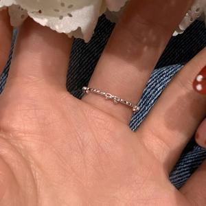 Anillo Delgado de Plata de Ley S925 con Diseño de Lazo para Mujer, Diseño de Nicho con Capas Incrustadas en Forma de Corazón, Sensación Fresca, Ligera y de Lujo de Alta Gama - Product Image 1