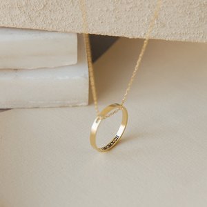 Yeni Sınır Ötesi Moda Yuvarlak Halka Kolye, Sade Paslanmaz Çelik İç Halka, Özelleştirilebilir İçerik, Unisex Köprücük Kemiği Zinciri - Product Image 1
