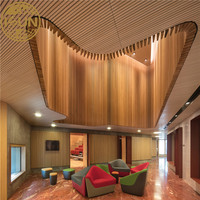 Carreau de plafond à lattes métalliques en aluminium personnalisé moderne grain de bois
