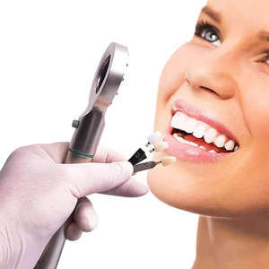 Colorímetro Dental LED de Tres Colores para Odontología Cosmética, Herramienta Simple para Combinación de Tonos Dentales - Product Image 1