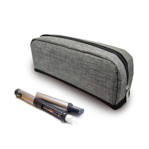 Bolsa Refrigerante Portátil para Insulina, Gris y Negra, Multicapa, Mantiene Frío el Almacenamiento de la Pluma de Insulina y las Agujas - Product Image 2