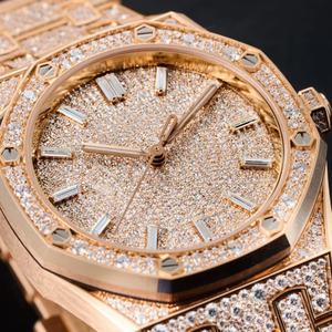 Relojes de Cristal de Zafiro con Incrustaciones de Diamantes de Primera Calidad para Hombre y Mujer con un Elegante Diseño Hip-Hop con Marcadores de Números Romanos - Product Image 1
