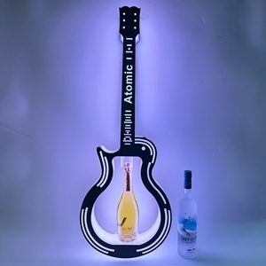 Biểu tượng tùy chỉnh Acrylic LED chiếu sáng chai rượu vang Rack hiển thị Guitar Shape LED chai thuyết trình cho bar chai glorifier - Product Image 3