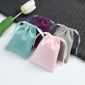Pochette en velours personnalisée avec cordon de serrage et ruban en satin, sac cadeau multicolore doux pour l'emballage d'huiles essentielles, de savons et de cosmétiques - Product Image 3