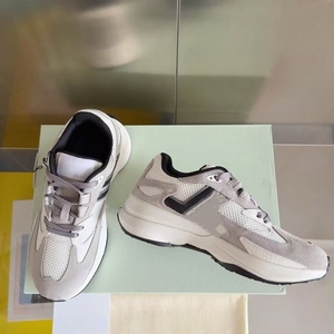 รองเท้าผ้าใบคู่รักสไตล์เรโทรกันน้ำ หนังแท้ ปิดด้วยเชือกผูก ระบายอากาศได้ดี กันลื่น แฟชั่นระดับไฮเอนด์ หรูหรา - Product Image 2