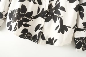 Nova Blusa Feminina de Cetim Estampada Floral Elegante Solta com Gola Lapela Manga Longa e Botões para o Verão 2026 - Moda Casual - Product Image 5