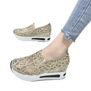 Baskets compensées dorées fantaisie en maille ajourée à lacets pour femme, antidérapantes, légères, respirantes, à amorti doux et confortables - Product Image 3