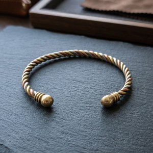 Elegante Brazalete de Cobre Hecho a Mano con Cierre Magnético, Diseño Ajustable para Hombres y Mujeres, Joyería y Regalos - Product Image 5