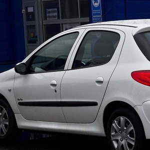 Déflecteurs <span class=keywords><strong>de</strong></span> <span class=keywords><strong>vent</strong></span> à profil bas fumés pour vitres <span class=keywords><strong>de</strong></span> Peugeot 205, 206, 207 (3 <span class=keywords><strong>et</strong></span> 5 portes) 1983-2014, 2 pièces, à installer dans le canal - Product Image 5