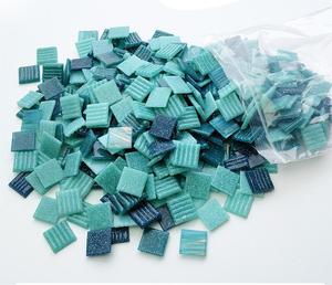 Vente en gros 1000g Carreaux de mosaïque en cristal de couleur mélangée Vitrail brillant Formes assorties en vrac pour le bricolage et la décoration intérieure - Product Image 5