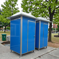 Maison conteneur en acier de conception moderne, toilettes publiques mobiles d'extérieur avec panneau métallique sculpté et espace panoramique, pour usage scolaire et résidentiel