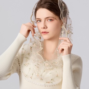 Foulard Quadrato in Poliestere con Ricami Floreali, Stile Vintage Spagnolo per Donne - Product Image 3