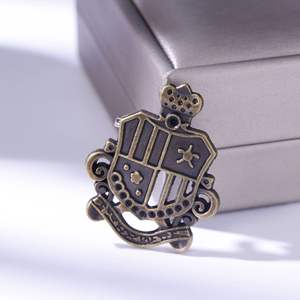 Ding <span class=keywords><strong>Yi</strong></span> เข็มกลัดเคลือบโลหะแบบนิ่มสำหรับโลโก้ที่ออกแบบได้ตามต้องการสำหรับมืออาชีพ - Product Image 6