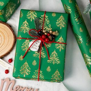 กระดาษห่อของขวัญคริสต์มาส สีเขียว ลายต้นสนฟอยล์ทอง ขนาด 46.8 ตารางฟุต สำหรับห่อของขวัญในวันหยุด - Product Image 2