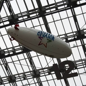 Dirigible Inflable Grande con Control Remoto por Helio para Eventos de Bandas, Viral en Redes Sociales - Product Image 1