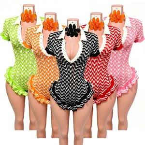 Combinaison courte d'été pour femme <span class=keywords><strong>en</strong></span> tricot, motif chevron zigzag, col polo, col <span class=keywords><strong>en</strong></span> V, manches courtes, ourlet à volants - Product Image 1